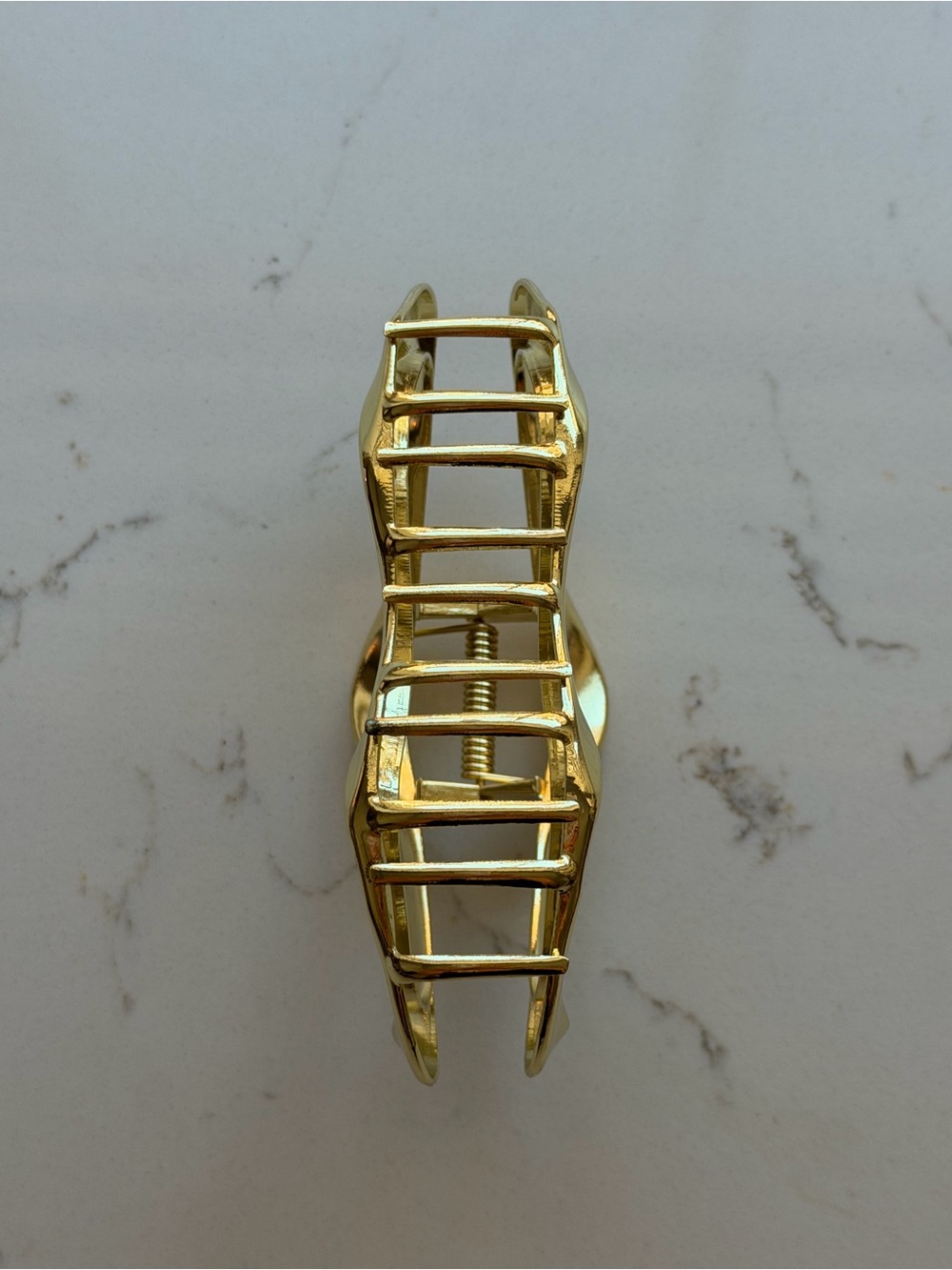 Princess Polly Gold Wave Claw Clip - Picture 6 of 7